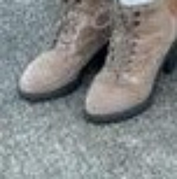 A Tan color boot size 12 - Picture 3 of 3